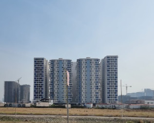 Bright 2-BR Apartment in Prime Location