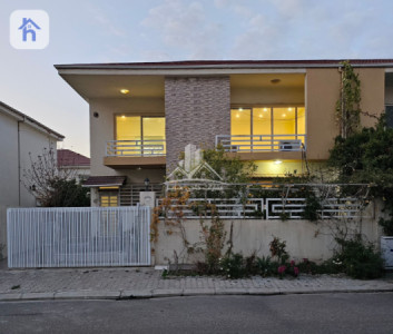 Spacious house with 5 Bedrooms image 1