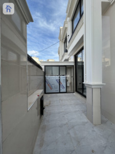 Family Home with 5 Bedrooms Resim 3