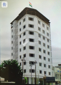 Spacious commercial property with multiple amenities image 1