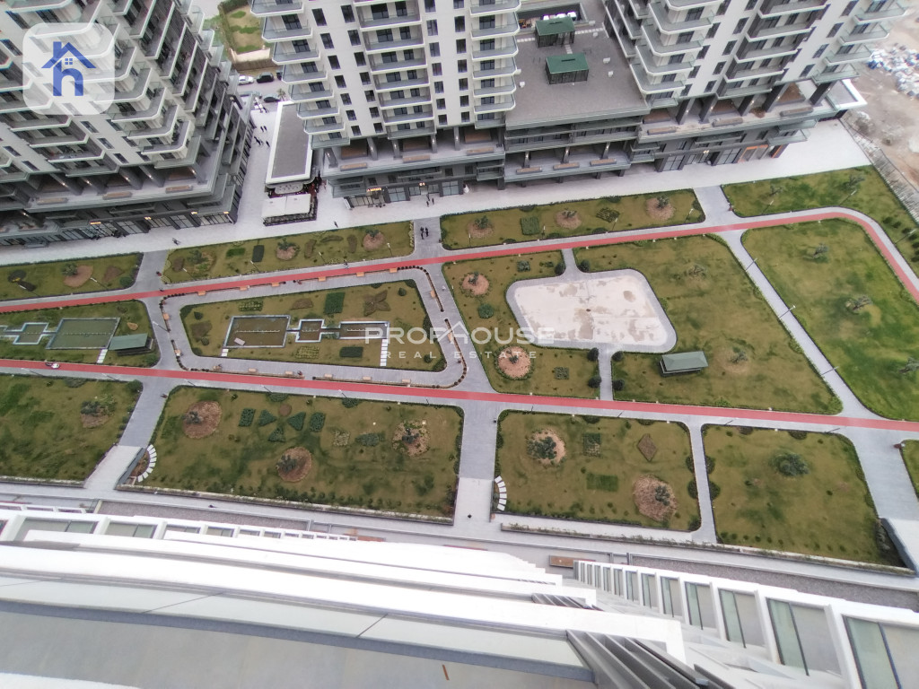 Modern 1-Bedroom Apartment with View Resim 7