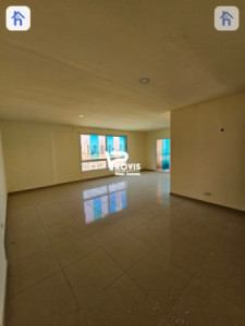 Spacious Apartment on 9th Floor Image 3
