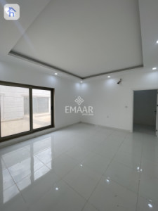 Modern Home with 5 Bedrooms Image 3