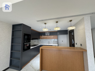 Luxurious 4-Bedroom Apartment Image 6