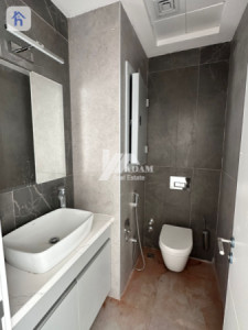 مكتب حديث في موقع مميز image 8