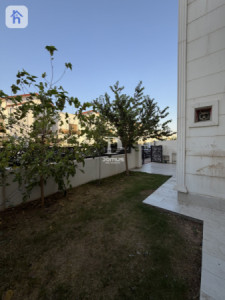 Spacious House with 4 Bedrooms image 5
