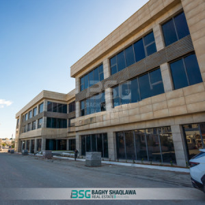 Spacious Commercial Building for Lease Image 3
