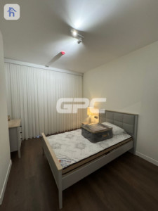 Spacious 4-Bedroom Apartment image 12