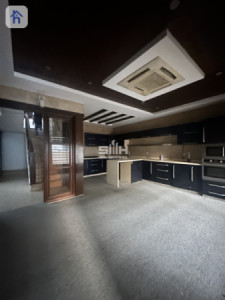 Spacious House in 32 Park image 4