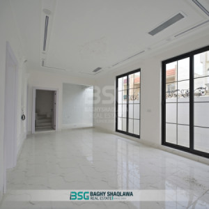 Modern 4 Bedroom House image 2
