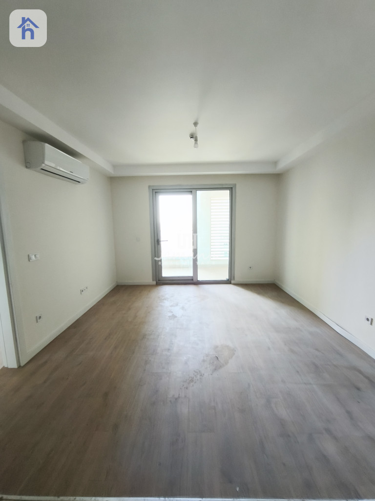 Bright Apartment with 1 Bedroom and Open Layout