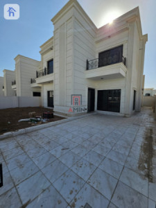 Modern Family Home with Multiple Rooms Resim 3