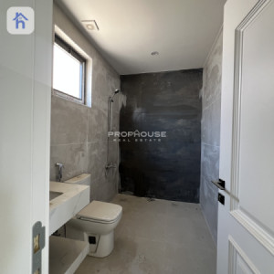 Spacious Family Home in Great Location image 9