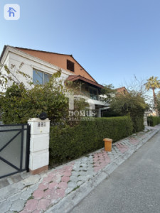 House Opposite Garden Image 4