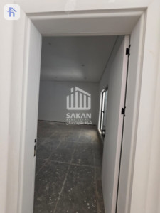 Spacious Showroom with Offices and Rooms Image 15