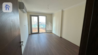 Spacious Apartment with Stunning Views Image 6