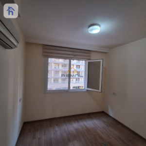 Modern 3 Bedroom Apartment in Prime Location image 4