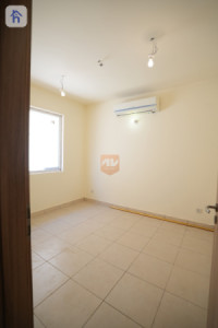 2-story house with 4 bedrooms image 10
