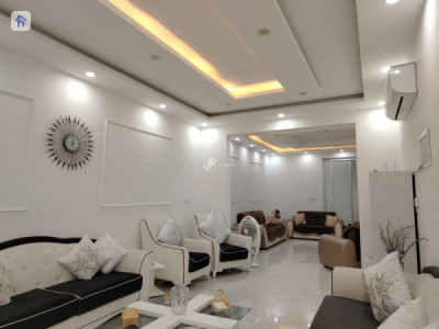 Modern Family Home with 4 Bedrooms image 3