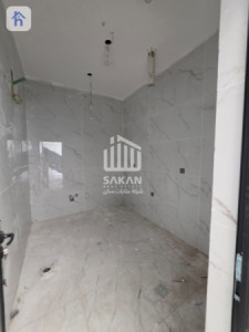 Spacious Showroom with Offices and Rooms Image 12