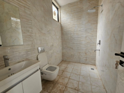 Spacious House with Modern Design Image 14