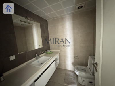 Modern Apartment with Spacious Living Area Image 7