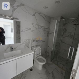 Modern one-bedroom apartment for rent image 8