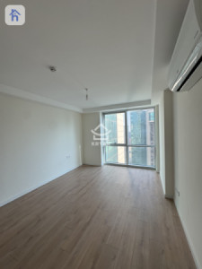 Spacious Apartment in Empire Wings image 10