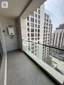 Modern one-bedroom apartment Image 6