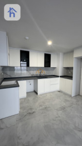 شوقەیەکی یەک ژووری نوستن لە تاوەرەکانی ئیمپایەر پیرڵ وێنە 4