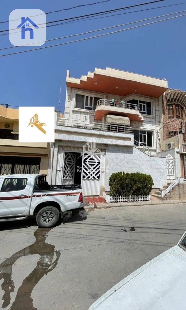 منزل ثلاثة طوابق