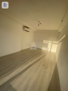 Modern one-bedroom in prime location Image 5