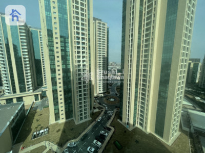 Modern apartment in prime location image 11
