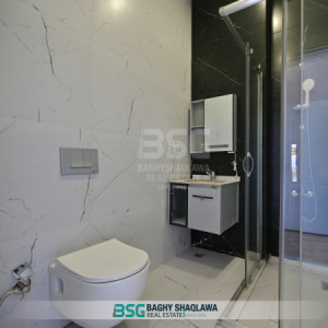 Luxurious Three Bedroom Apartment Image 13