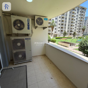 Spacious 3-Bedroom Apartment image 10
