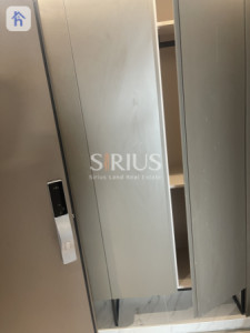 Elegant Studio Living in Skyscraper Apartment Resim 11