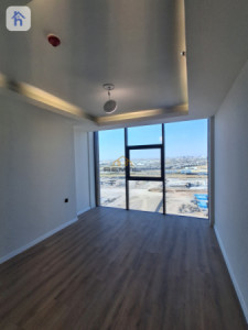 Modern 1-Bedroom Apartment image 3