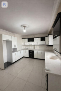 شوقەیەکی فراوانی ٣ ژووری نوستن و دیمەنێکی نایابی هەیە image 1