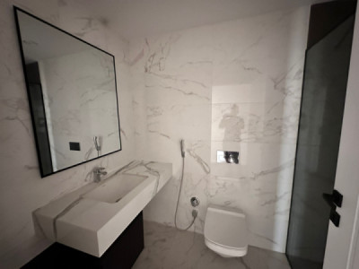 Modern 4 BR Apartment in Prime Location Image 20