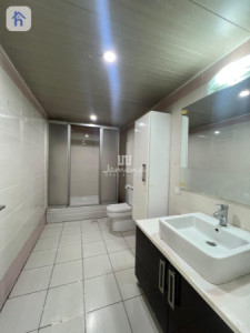 Spacious Apartment with 3 Bedrooms in Erbil image 9