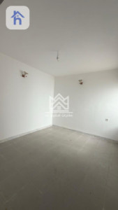 Spacious House with 4 Bedrooms Image 9