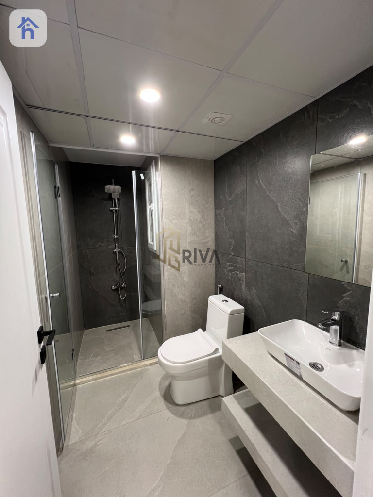Studio Apartment Image 6