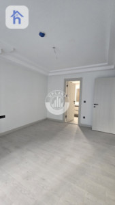 شوقەیەکی مۆدێرن یەک ژووری نوستن لە ڕامی تاوەر وێنە 6