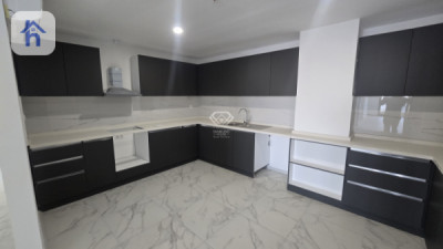 Luxurious 10th Floor Apartment image 2