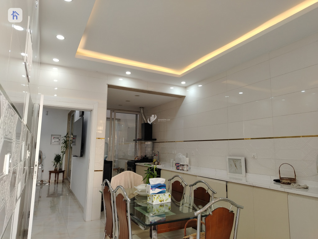 Modern Family Home with 4 Bedrooms Image 5