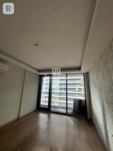 Stylish 1-Bedroom Apartment with Hall Image 3