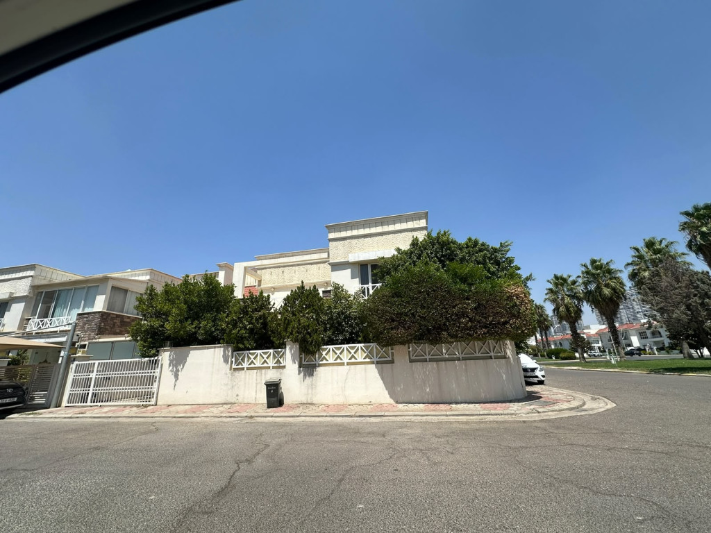 VIP House