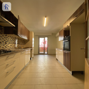 Modern 3-Bedroom Apartment image 2