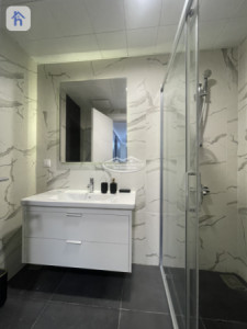 Modern 2-Bed Apartment in Empire Wings Image 13