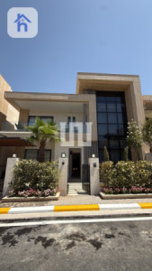Beautiful Home with 5 Bedrooms — 1